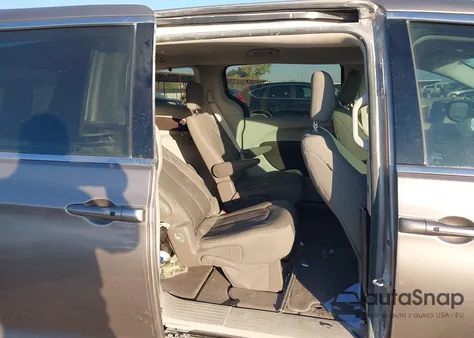 2017 Chrysler Pacifica Touring z USA, uszkodzony, nr VIN 2C4RC1DG6HR570632